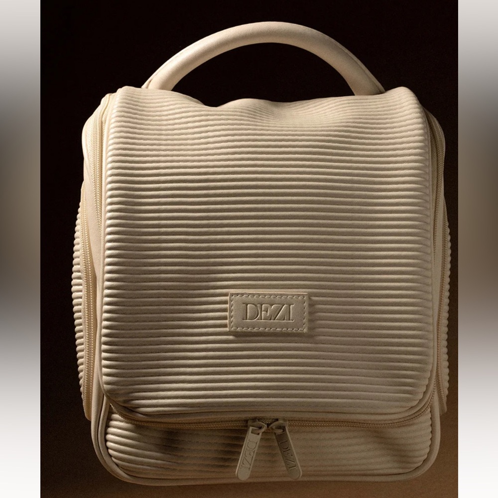 Dezi Pack It All Multi-Purpose Hanging Travel Bag - Picture 1 of 3